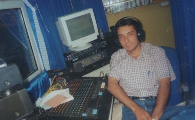 Radyoculuk ilk yıllar Nurdal Durmuş’un radyoculuk yıllarından bir fotoğraf