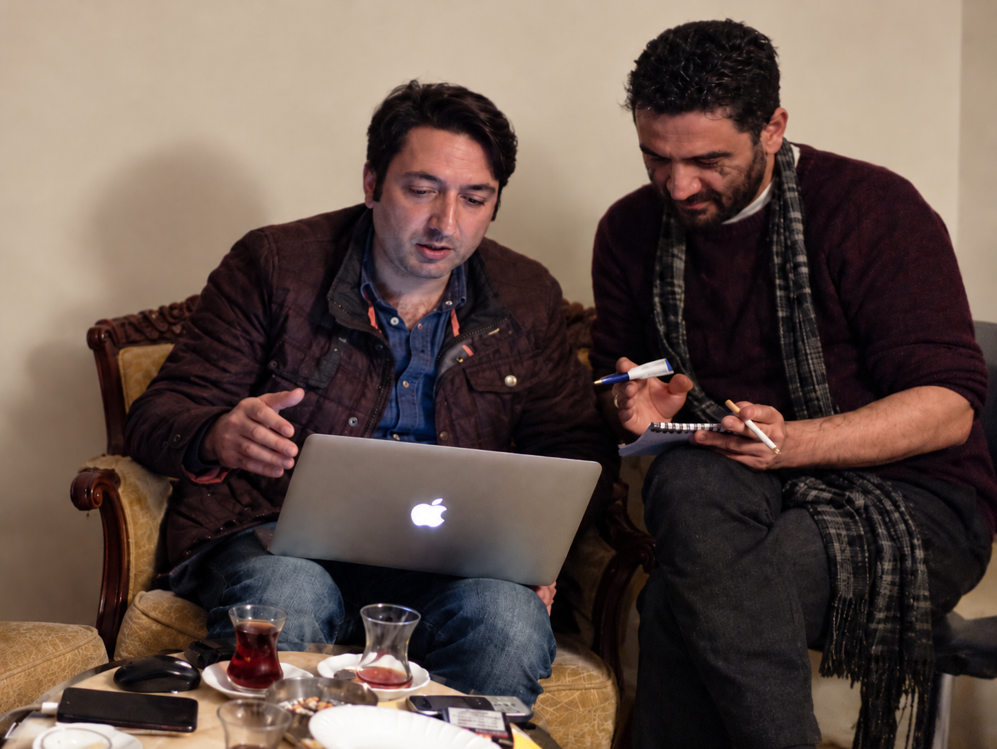 Nurdal Durmuş ve Bülent Parlak, izdiham.com yayına girmeden önce Üsküdar’da site üzerinde çalışırken